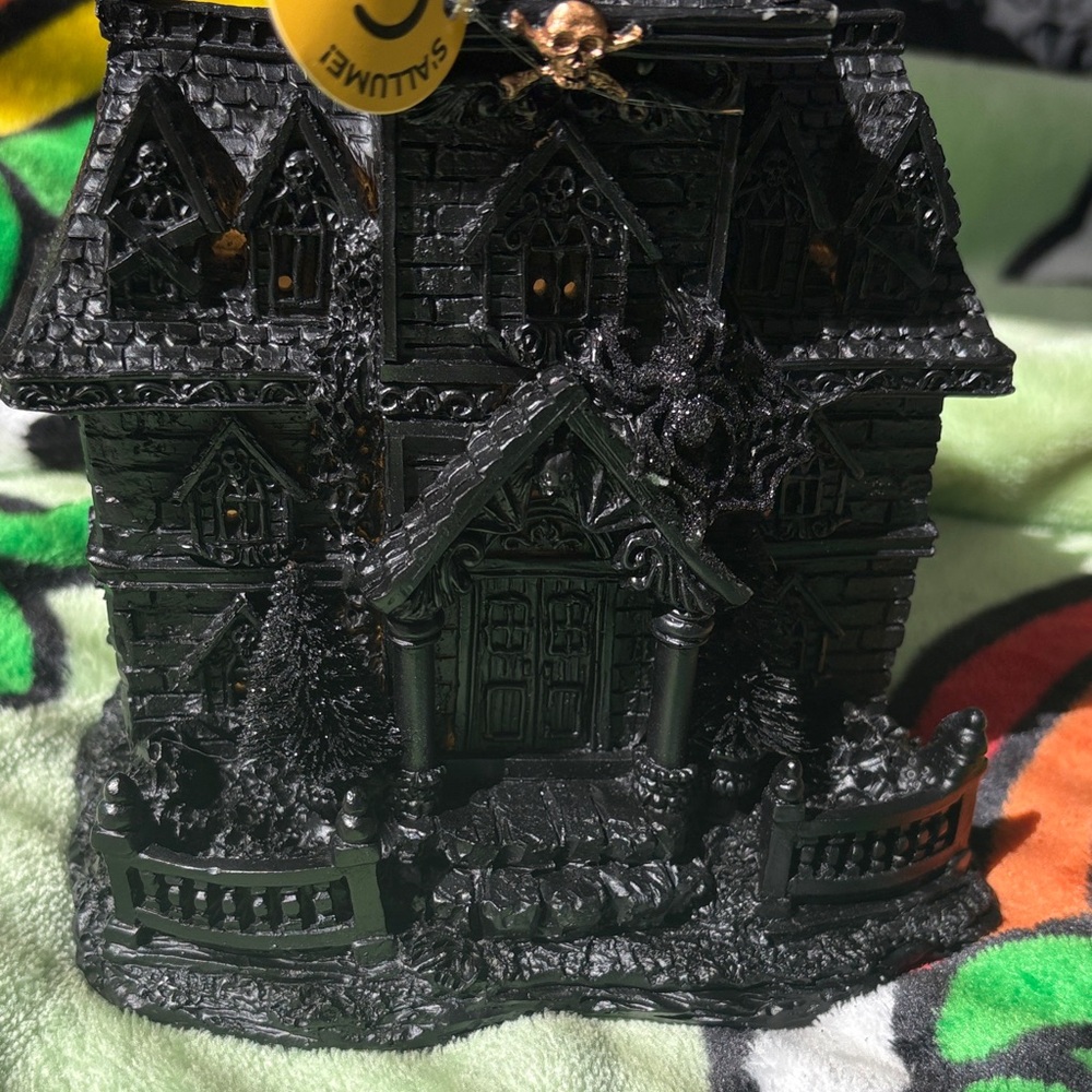 Black Haunted House decor 🏚️🏮 (lights up!!) - Picture 9 of 14